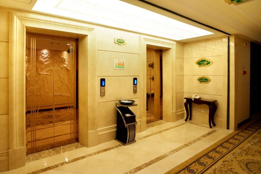 Khách sạn Vienna International 3*